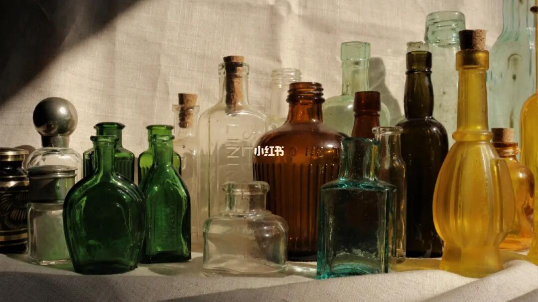 古董玻璃瓶與陽光的對話